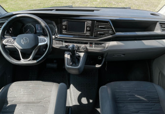 Подержанный автомобиль Volkswagen Caravelle 2021 года (12 фото)