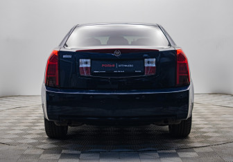 Подержанный автомобиль Cadillac CTS Sedan 2006 года (6 фото)