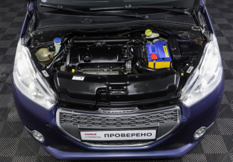 Подержанный автомобиль Peugeot 208 2013 года (9 фото)