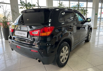 Подержанный автомобиль Mitsubishi ASX 2011 года (5 фото)