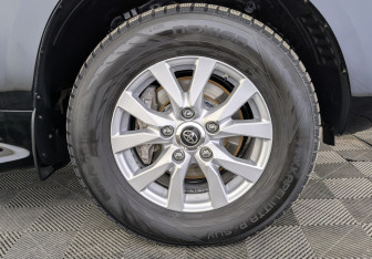 Подержанный автомобиль Toyota Land Cruiser Suv 2021 года (12 фото)