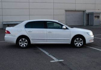 Подержанный автомобиль Skoda Superb Liftback 2012 года (4 фото)