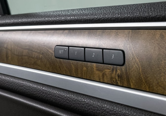 Подержанный автомобиль Volkswagen Touareg 2011 года (15 фото)