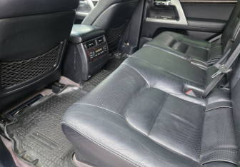 Подержанный автомобиль Toyota Land Cruiser Suv 2012 года (10 фото)