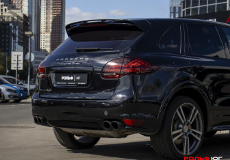 Подержанный автомобиль Porsche Cayenne 2012 года (28 фото)