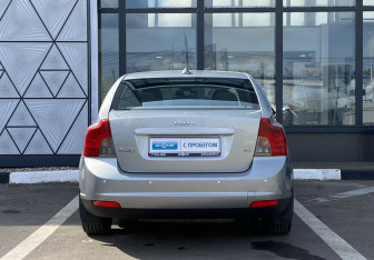 Подержанный автомобиль Volvo S40 2008 года (6 фото)