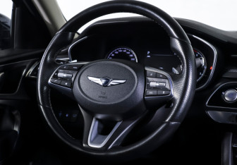 Подержанный автомобиль Genesis G70 2021 года (13 фото)