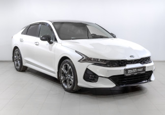 Подержанный автомобиль Kia K5 2021 года (3 фото)