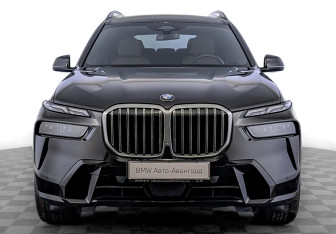 Подержанный автомобиль BMW X7 2024 года (2 фото)