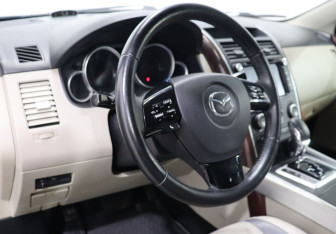 Подержанный автомобиль Mazda CX-9 2006 года (11 фото)