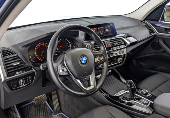 Подержанный автомобиль BMW X3 2020 года (16 фото)
