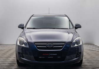 Подержанный автомобиль Kia Ceed Hatchback 2009 года (8 фото)
