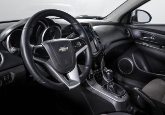 Подержанный автомобиль Chevrolet Cruze Sedan 2011 года (12 фото)