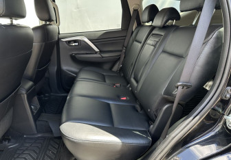 Подержанный автомобиль Mitsubishi Pajero Sport 2022 года (10 фото)