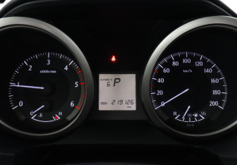 Подержанный автомобиль Toyota Land Cruiser Prado 2011 года (9 фото)