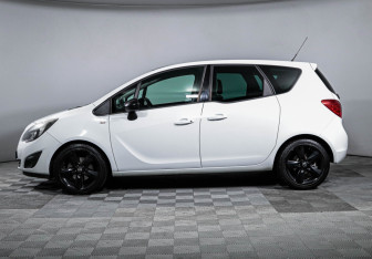 Подержанный автомобиль Opel Meriva 2013 года (8 фото)