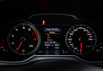 Подержанный автомобиль Audi A4 Sedan 2014 года (16 фото)