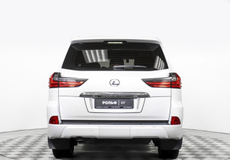 Подержанный автомобиль Lexus LX 2021 года (6 фото)