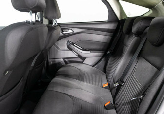 Подержанный автомобиль Ford Focus Hatchback 2015 года (12 фото)