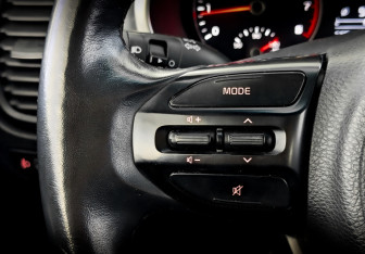 Подержанный автомобиль Kia Rio Hatchback 2021 года (26 фото)