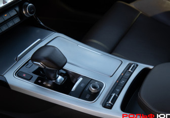 Подержанный автомобиль Kia Stinger 2018 года (21 фото)