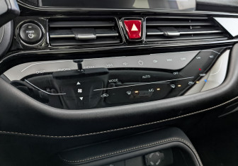 Подержанный автомобиль Москвич 3е 2023 года (21 фото)