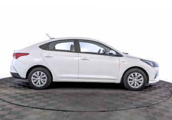 Подержанный автомобиль Hyundai Solaris Sedan 2021 года (4 фото)