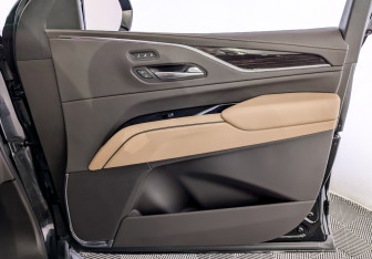 Подержанный автомобиль Cadillac Escalade Suv 2021 года (28 фото)