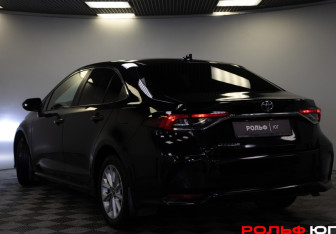 Подержанный автомобиль Toyota Corolla Sedan 2019 года (21 фото)