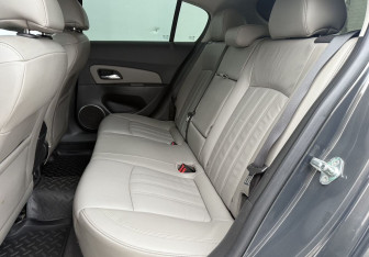 Подержанный автомобиль Chevrolet Cruze Hatchback 2013 года (11 фото)