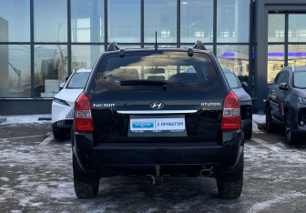 Подержанный автомобиль Hyundai Tucson 2008 года (6 фото)