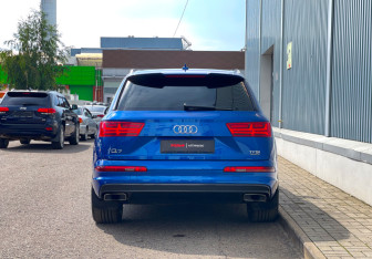 Подержанный автомобиль Audi Q7 2015 года (6 фото)