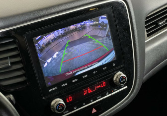 Подержанный автомобиль Mitsubishi Outlander 2019 года (10 фото)