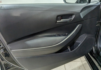 Подержанный автомобиль Toyota Corolla Sedan 2019 года (22 фото)