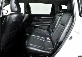 Подержанный автомобиль Toyota Highlander 2017 года (15 фото)