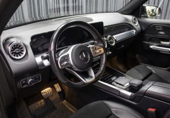 Подержанный автомобиль Mercedes-Benz GLB 2021 года (16 фото)