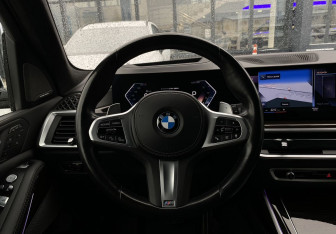 Подержанный автомобиль BMW X7 2022 года (16 фото)