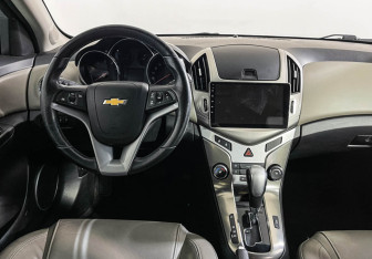 Подержанный автомобиль Chevrolet Cruze Wagon 2013 года (12 фото)