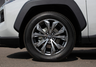 Новый Toyota RAV4 2025 (10 фото)