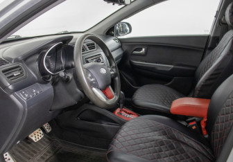 Подержанный автомобиль Kia Rio Hatchback 2012 года (10 фото)