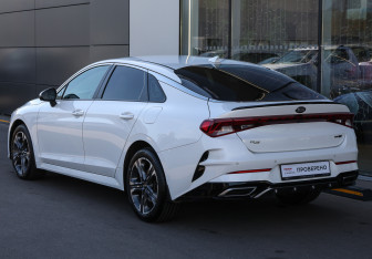 Подержанный автомобиль Kia K5 2021 года (7 фото)