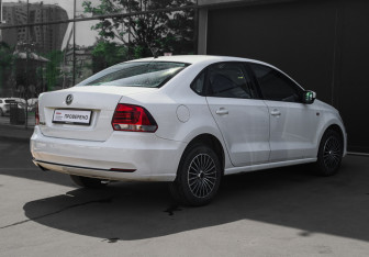 Подержанный автомобиль Volkswagen Polo Sedan 2016 года (4 фото)