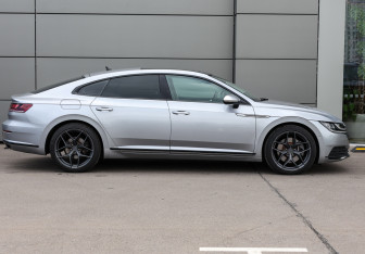 Подержанный автомобиль Volkswagen Arteon 2019 года (4 фото)
