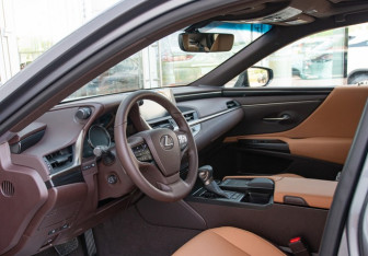 Новый Lexus ES 2025 (11 фото)