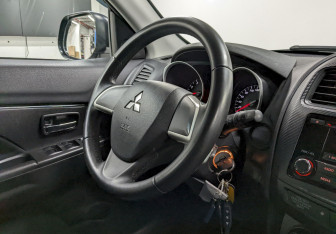 Подержанный автомобиль Mitsubishi ASX 2014 года (21 фото)