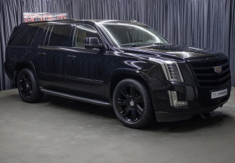 Подержанный автомобиль Cadillac Escalade Suv 2015 года (3 фото)