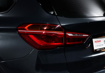 Подержанный автомобиль BMW X1 2016 года (16 фото)