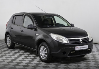 Подержанный автомобиль Renault Sandero 2013 года (3 фото)