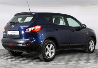 Подержанный автомобиль Nissan Qashqai 2012 года (3 фото)