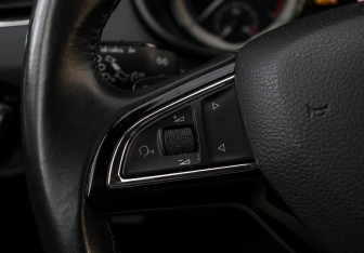 Подержанный автомобиль Skoda Octavia Liftback 2018 года (17 фото)